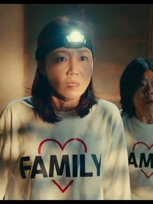 ‘경주기행’ 이정은-공효진-박소담-이연, 4인 4색 캐릭터 포스터 & 수상한 가족 영상 공개!