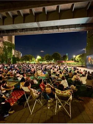 Séoul ouvre gratuitement des cinémas sous les ponts du fleuve Han… Projections chaque samedi pendant trois semaines sous le pont Cheongdam (3e semaine) et les ponts Cheonho (8e semaine)