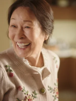 Kim Hye-ja regresa con «Aún radiante» tras nueve años… Un reencuentro esperado durante 60 años
