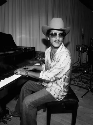 Pop star Bruno Mars returns to South Korea after four years, riding ‘APT.’ wave… set for May next year
