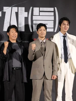 Yoo Hae-jin, Park Hae-il y Lee Min-ho disparan con «Asesino(s)», número uno del cine coreano en preventa