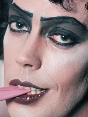 Tres personajes emblemáticos de Tim Curry que cualquier coreano reconoce al instante