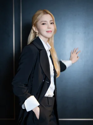 Han So-hee của 〈The Intern〉: ‘Về cảnh nhảy 〈Whiplash〉, tôi xin lỗi các fan aespa’