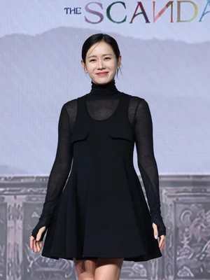 [Photos] Son Ye-jin commands 'Scandal' on return after 21 years: 