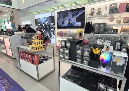 BTSグッズ品切れ騒動…シンセゲ免税店「K-WAVEゾーン」売上が120%急増