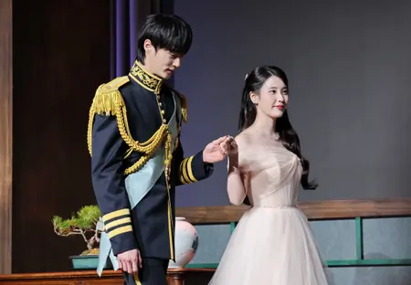 フォト&] IU&ビョン・ウソク「21世紀 大君夫人」、第2の“宮