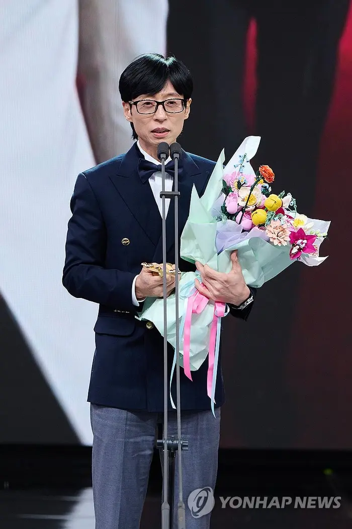 Yoo Jae-suk partageant des remerciements émouvants