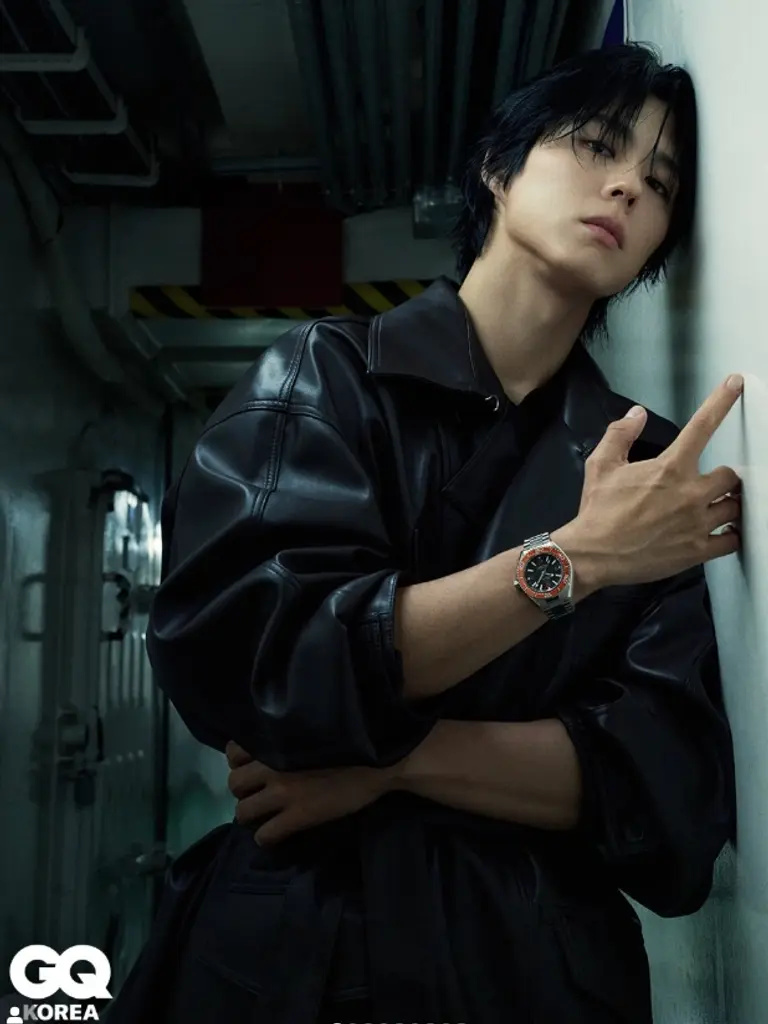 フォト&] パク・ボゴム、漢江の夜を照らす独特なシルエット…GQ 1月号