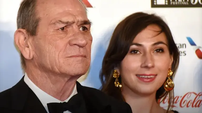 Putri Tommy Lee Jones Ditemukan Tewas di Hotel pada Hari Pertama Tahun Baru