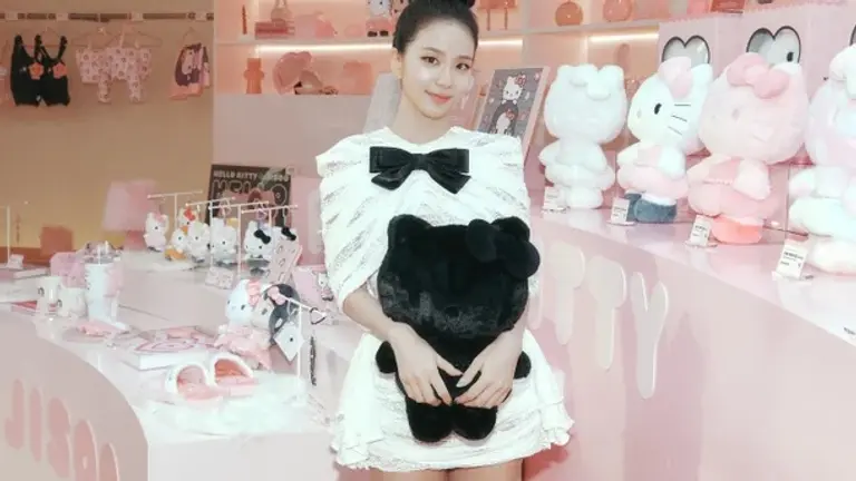 260106 Jisoo x Hello Kitty | Plush Keychain & 40cm Character Doll