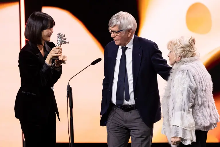 Bae Doona with Tom Courtenay and Anna Calder-Marshall © Richard Hübner / Berlinale 2026