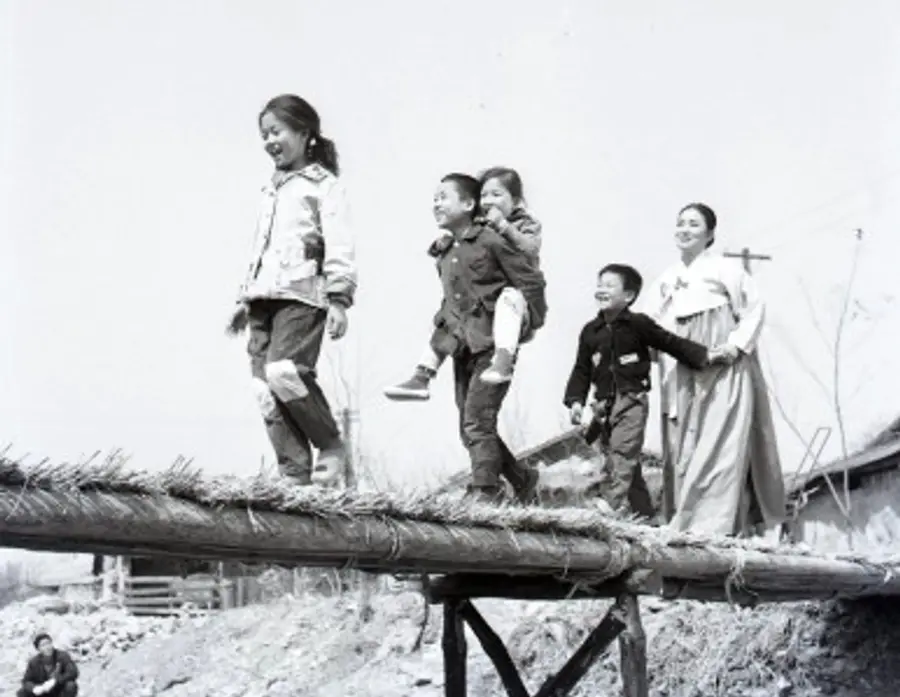 〈저 하늘에도 슬픔이〉(1965)