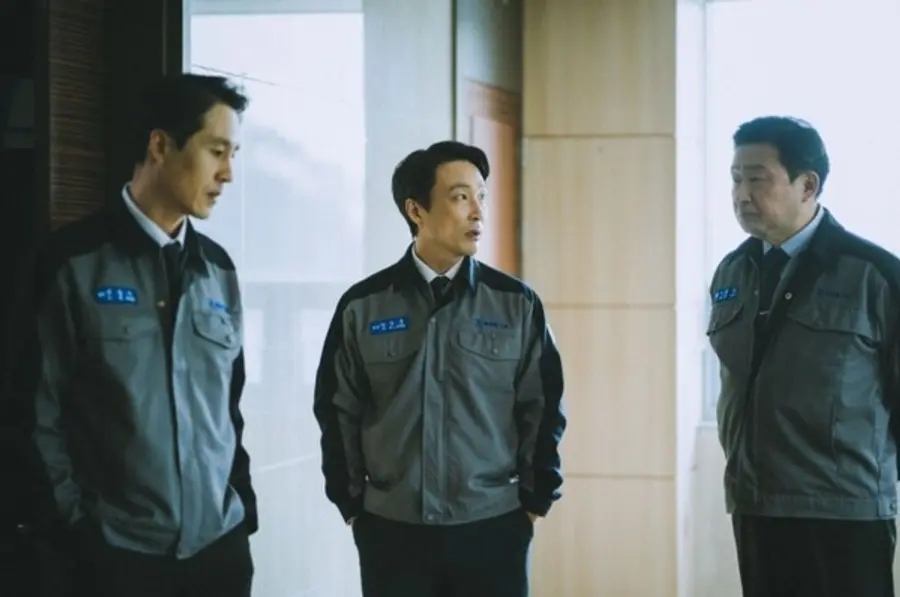 〈해야 할 일〉의 김도영 배우(사진 가운데)