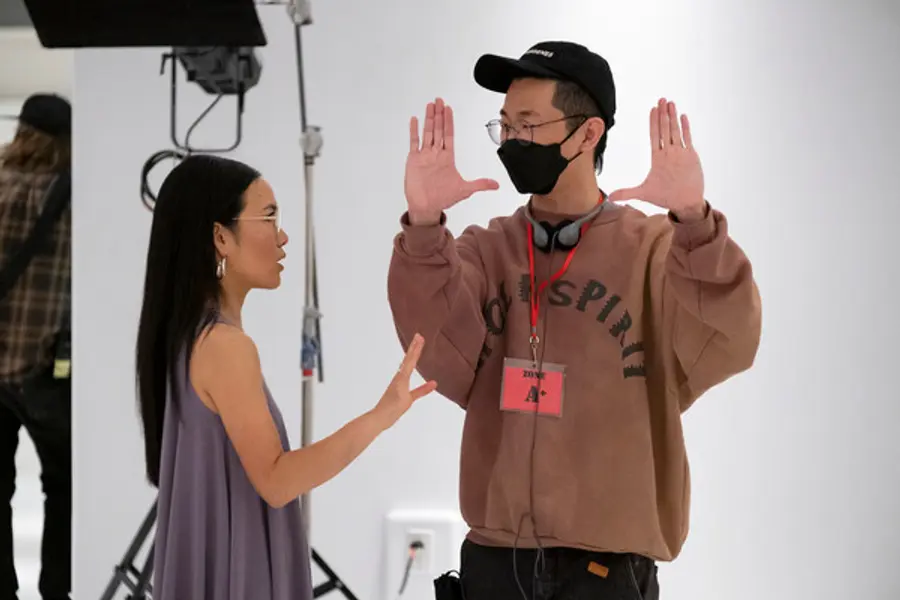 에이미 역의 앨리 웡(왼), 이성진 감독