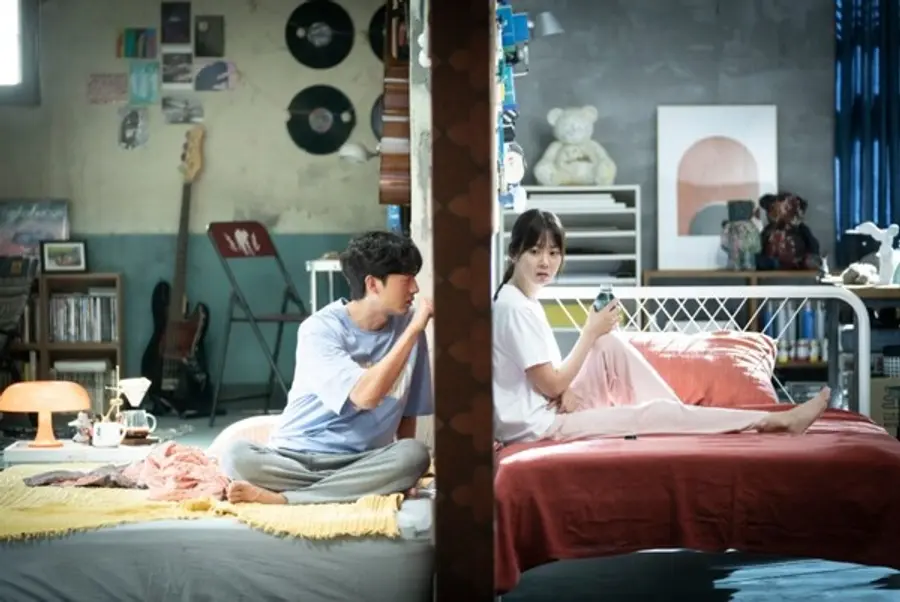 〈빈틈없는사이〉