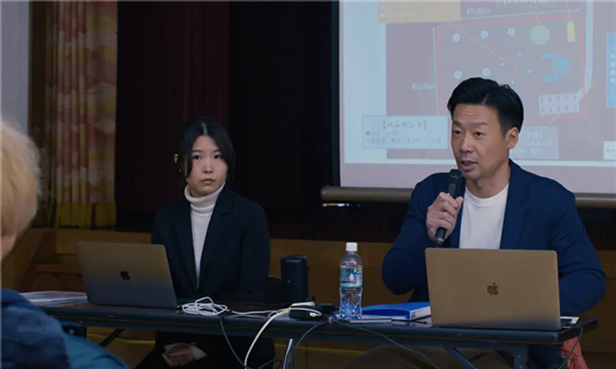 〈악은 존재하지 않는다〉 다카하시(코사카 류지, 오른쪽)와 마유즈미(시부타니 아야카)​