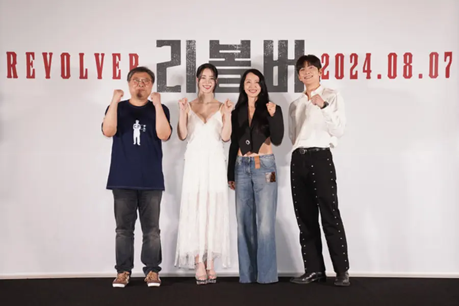 (왼쪽부터) 〈리볼버〉 오승욱 감독, 임지연, 전도연, 지창욱 배우 (사진 제공 = 딜라이트)