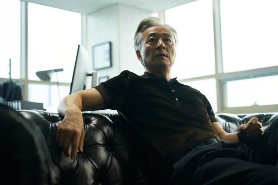 〈리볼버〉 김종수
