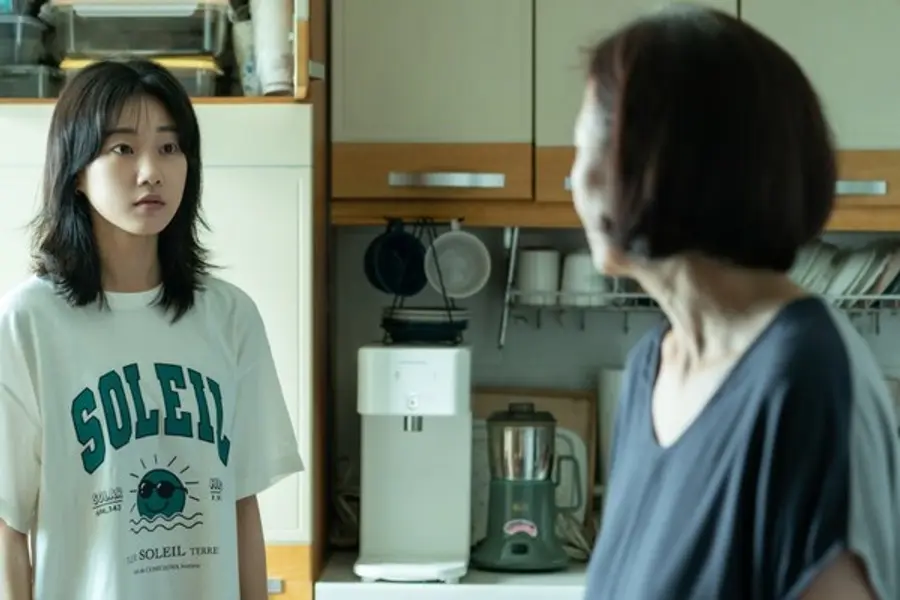 〈딸에 대하여〉 레인 역 하윤경