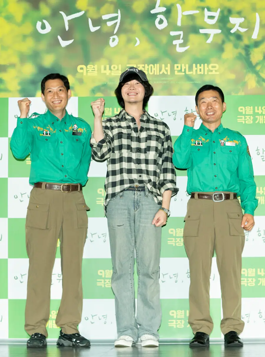 (왼쪽부터) 〈안녕, 할부지〉 송영관 주키퍼, 심형준 감독, 강철원 주키퍼(사진 제공 = 영화사 하늘)