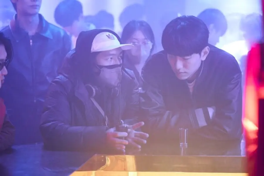 1,2 화〈미애〉촬영 현장의 손태겸 감독과 남윤수 배우(오른쪽)