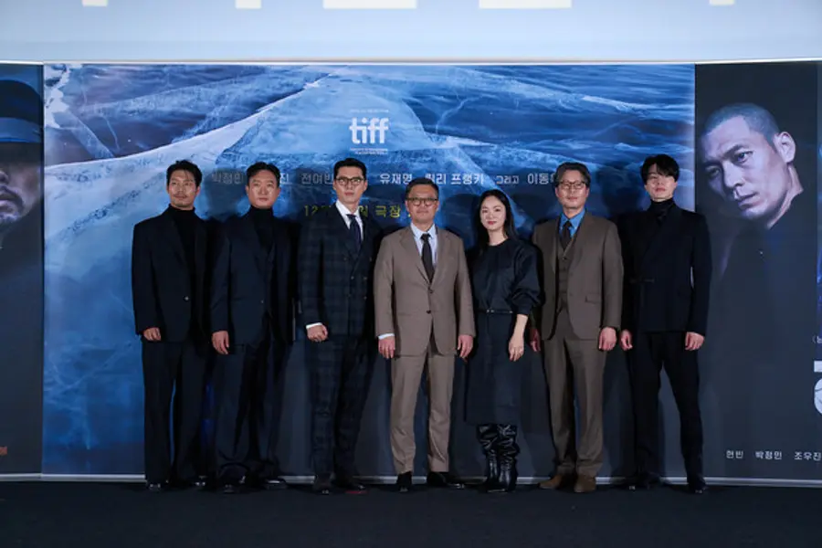 〈하얼빈〉 기자간담회. (왼쪽부터) 박훈, 조우진, 현빈, 우민호 감독, 전여빈, 유재명, 이동욱(사진=호호호비치)