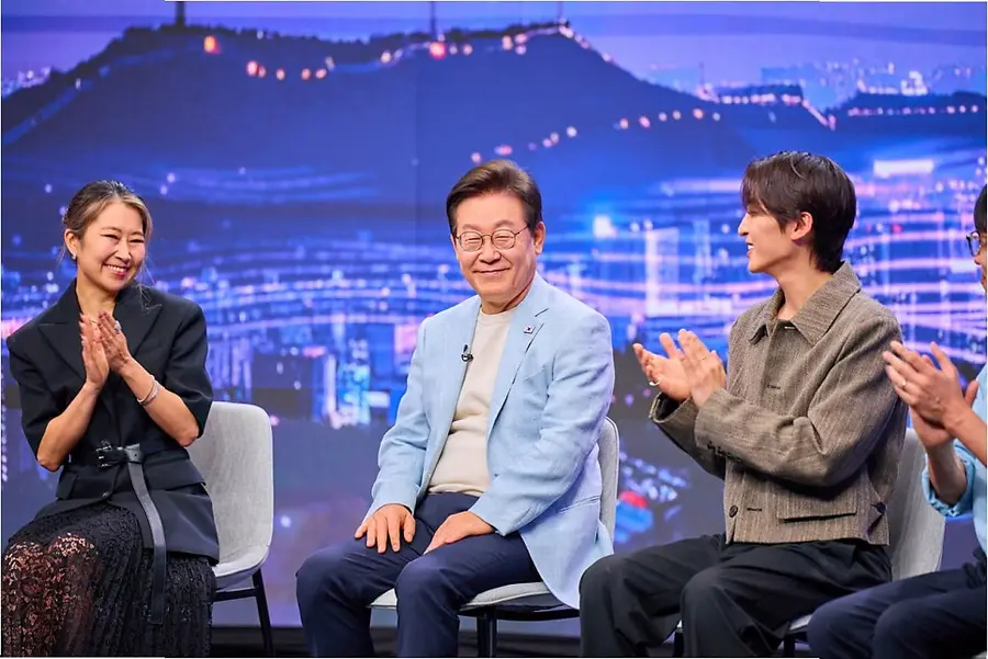 金梅姬導演，李在明總統(從左至右)