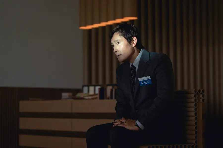 영화 〈어쩔수가없다〉 속 배우 이병헌 [CJ ENM·모호필름 제공]