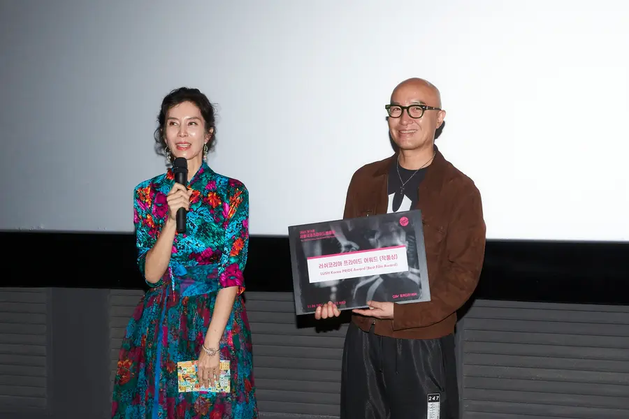 Rush Korea代表吳美玲（左），演員洪石千