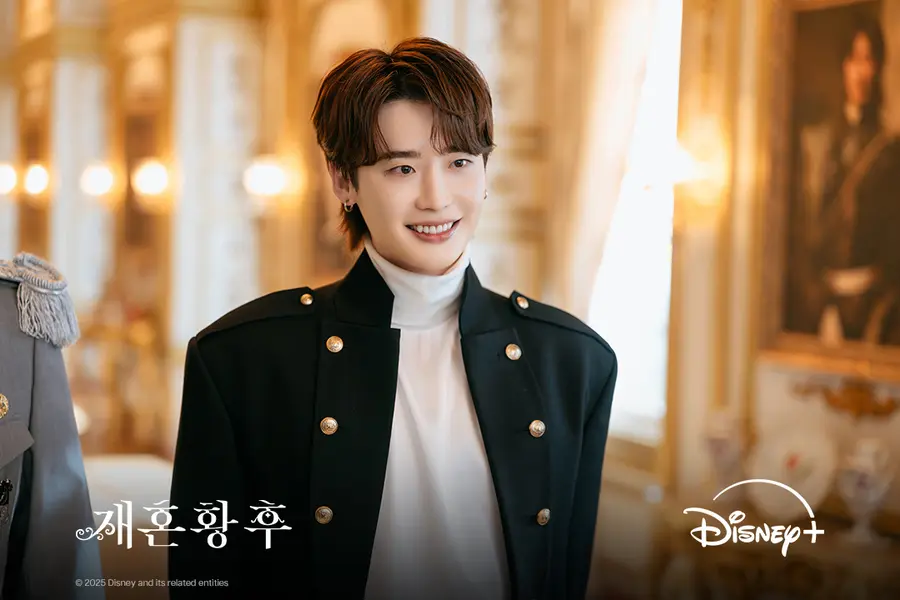 Lee Jong-suk\n(Photo=Disney+ Official X (formerly Twitter))