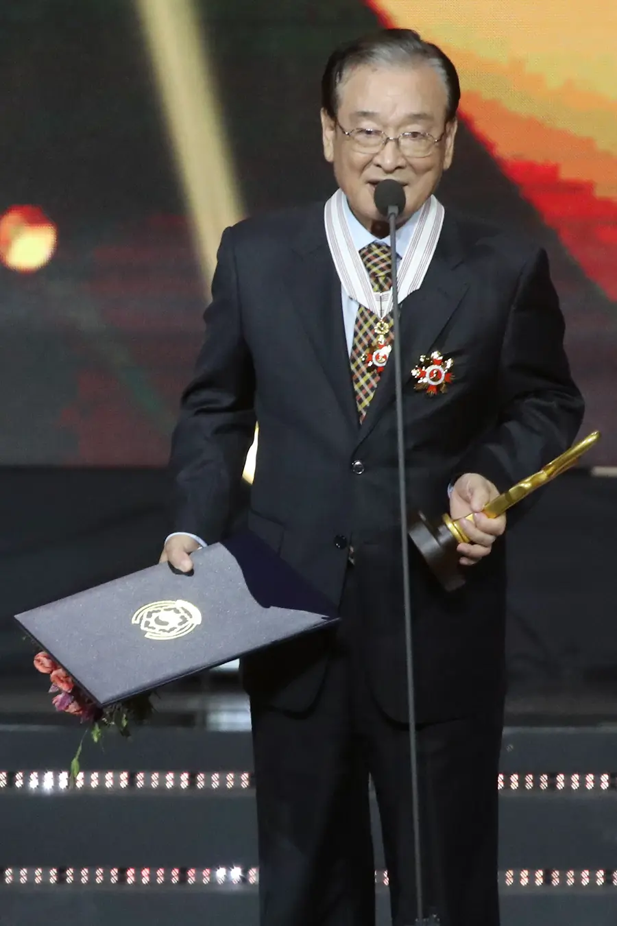 '국민배우' 이순재, 은관문화훈장 수훈 (서울=연합뉴스) 진연수 기자