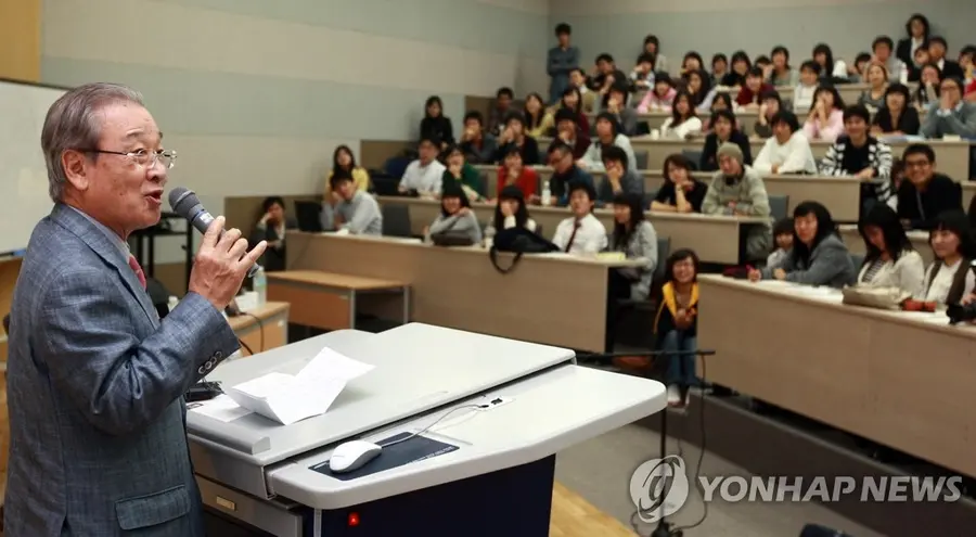 2008년 서울대 초청강연에 나선 모습[연합뉴스]