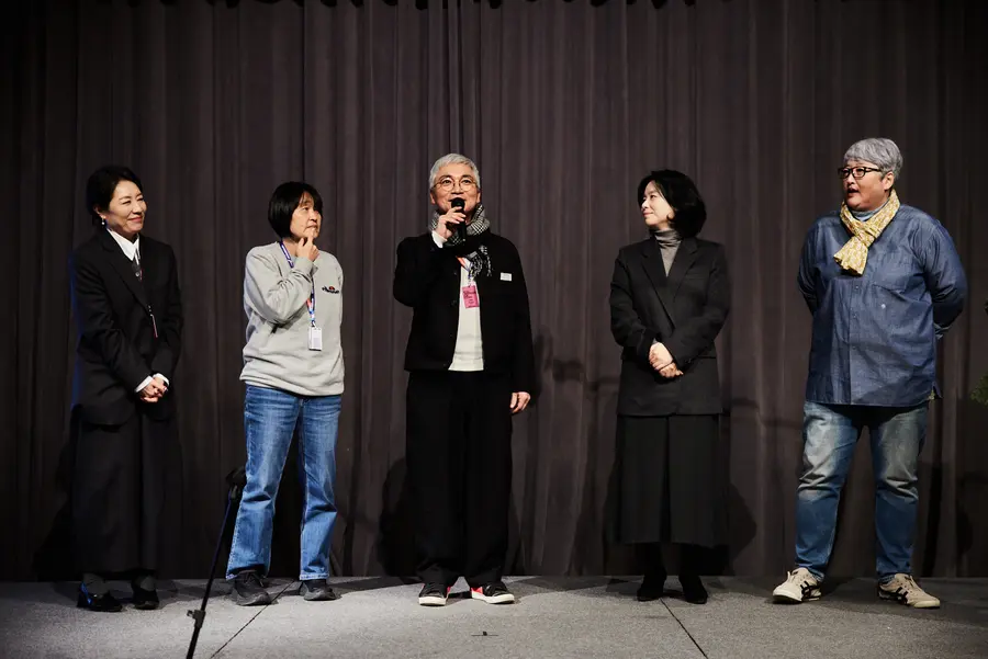 Judges announcing their impressions (from left) Actor Jo Yoon-hee, Director Lee Ran-hee, Actor Jo Jae-yoon, Actor Jang Hye-jin, Director Byeon Young-joo