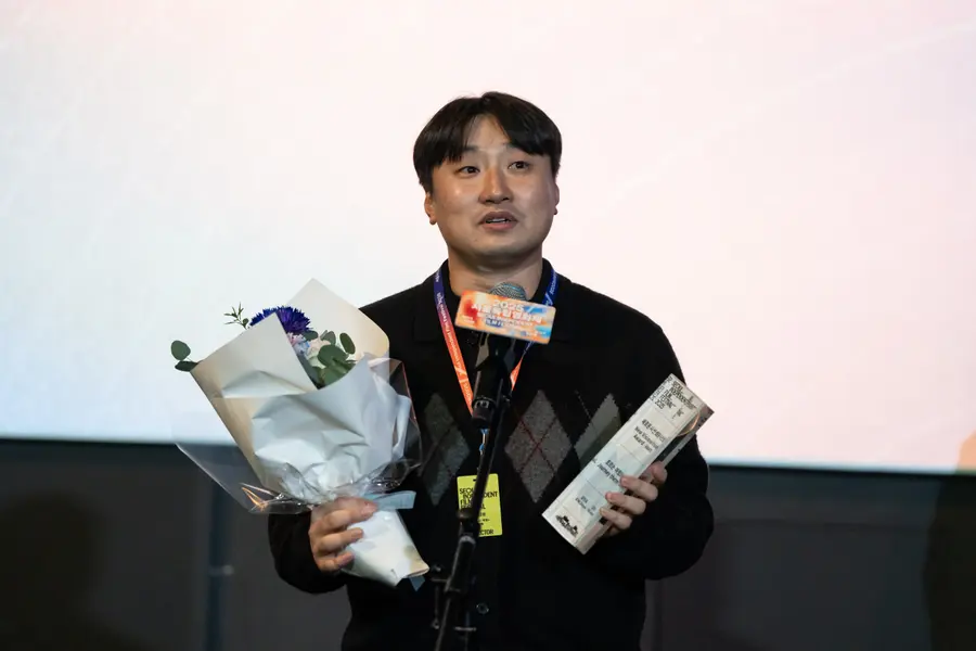 ソウル独立映画祭2025新しい視線賞〈流れる旅〉キム・ジンユ監督