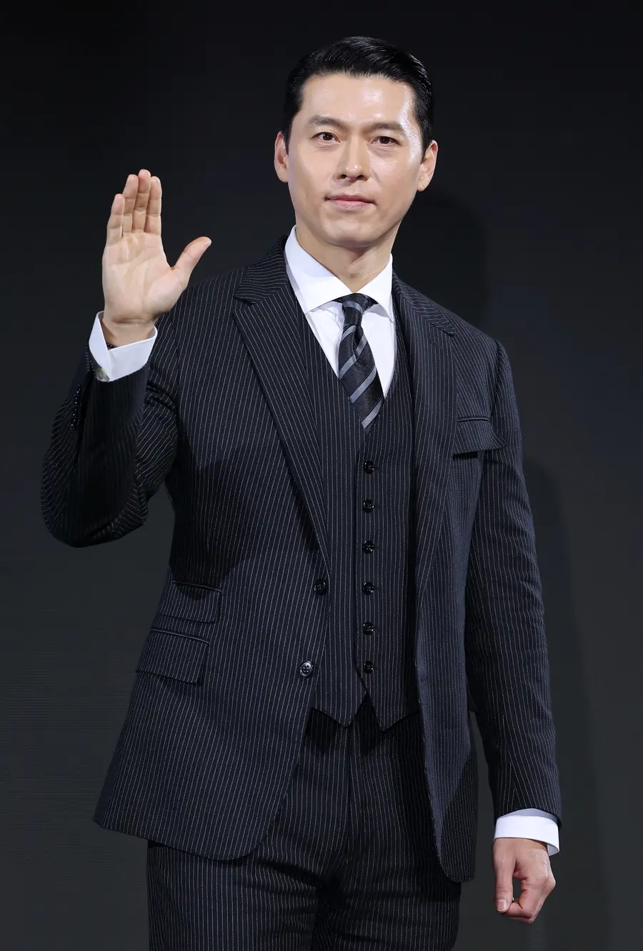 현빈 (서울=연합뉴스) 이재희 기자 = 배우 현빈이 15일 서울 강남구 인터컨티넨탈서울파르나스에서 열린 디즈니플러스 드라마 '메이드 인 코리아' 제작발표회에서 포즈를 취하고 있다.