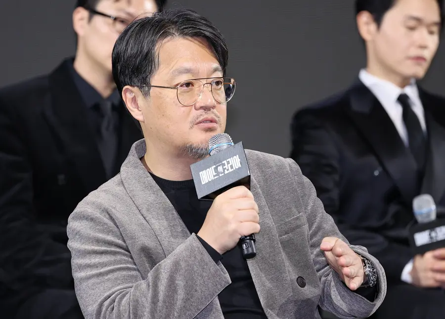 우민호 감독 (서울=연합뉴스) 이재희 기자 = 우민호 감독이 15일 서울 강남구 인터컨티넨탈서울파르나스에서 열린 디즈니플러스 드라마 '메이드 인 코리아' 제작발표회에서 질문에 답하고 있다.