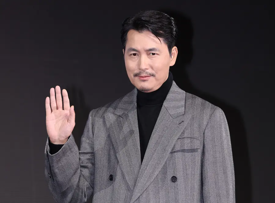 정우성 (서울=연합뉴스) 이재희 기자 = 배우 정우성이 15일 서울 강남구 인터컨티넨탈서울파르나스에서 열린 디즈니플러스 드라마 '메이드 인 코리아' 제작발표회에서 포즈를 취하고 있다.