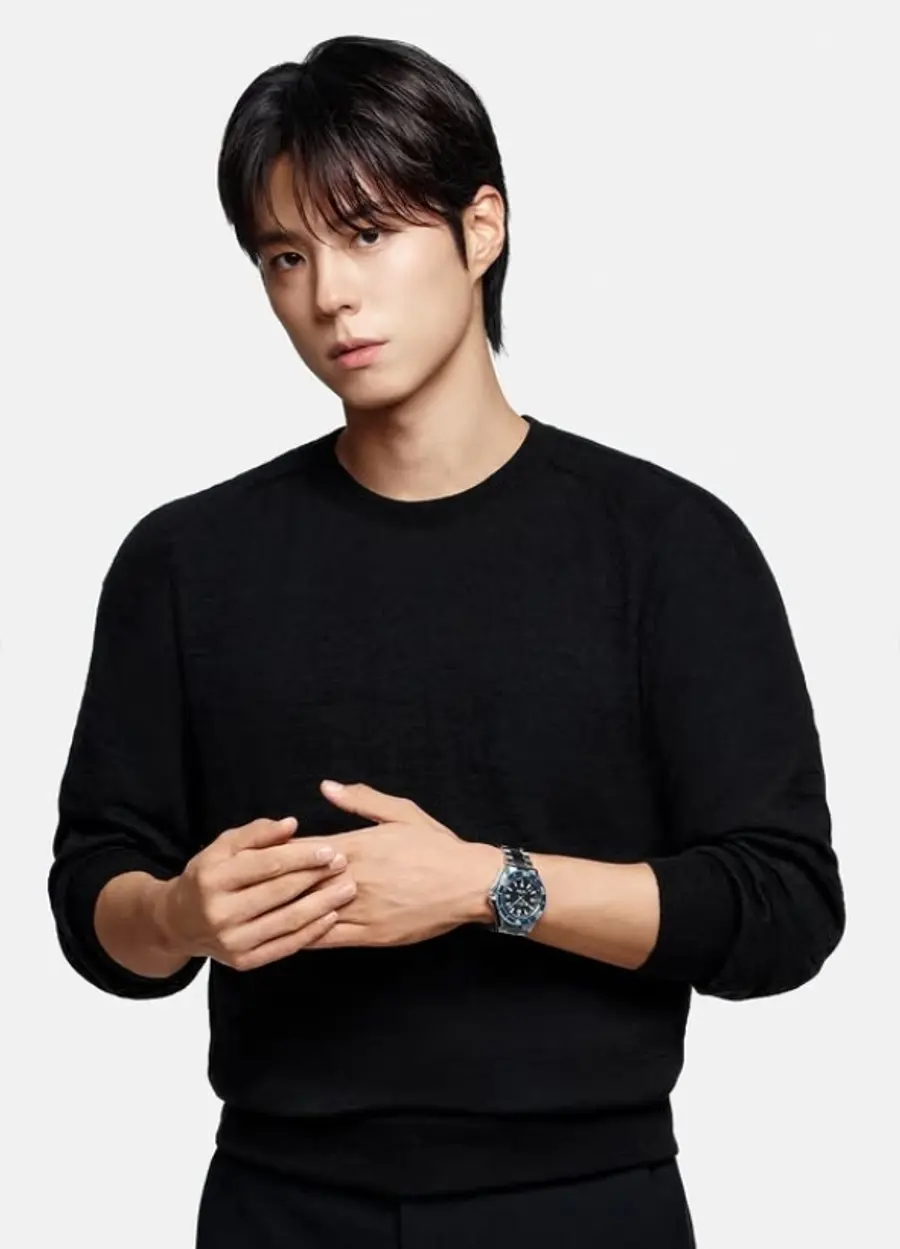 Park Bo-gum wearing the Seamaster Planet Ocean