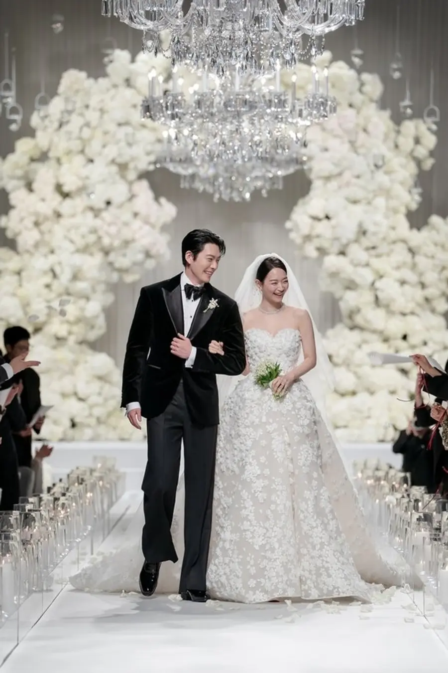 김우빈(왼), 신민아