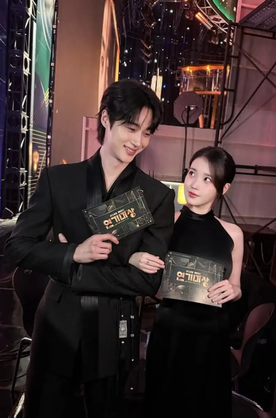 2025 MBC演技大賞頒獎人變宇碩 & IU [變宇碩 SNS]