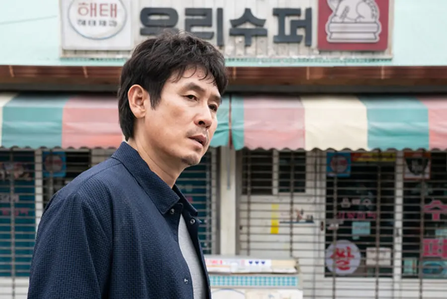 〈소년들〉 황상만 반장을 모티브로 한 황준철(설경구)