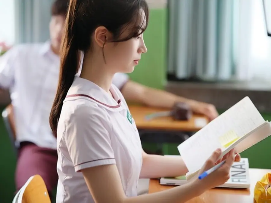 영화 〈그 시절, 우리가 좋아했던 소녀〉 속 배우 다현 [영화사테이크 제공]