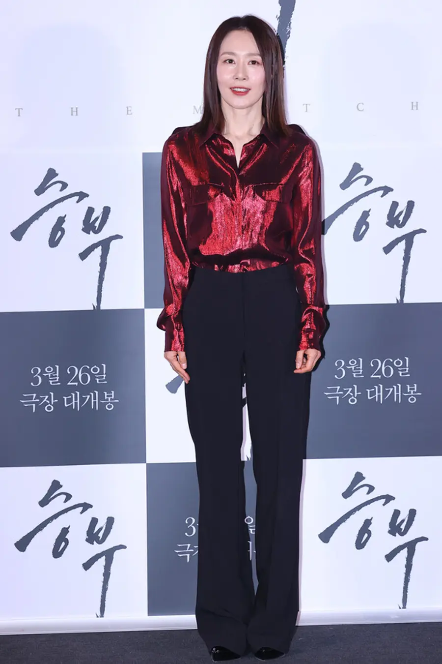 (서울=연합뉴스) 진연수 기자 = 배우 문정희가 19일 오후 서울 용산구 CGV용산아이파크몰에서 열린 영화 '승부' 언론시사회 및 기자간담회에서 포즈를 취하고 있다. 2025.3.19