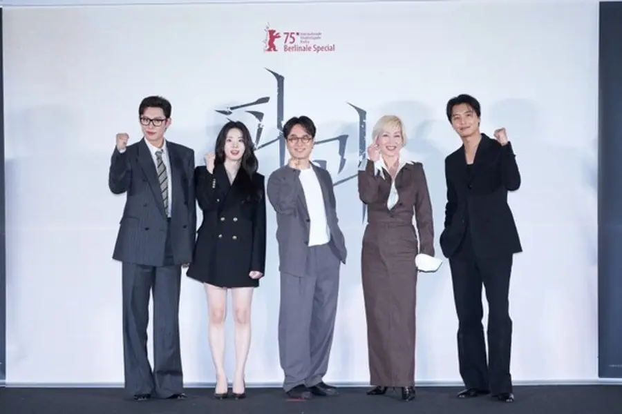 (왼쪽부터) 김성철, 신시아, 민규동 감독, 이혜영, 연우진. 사진제공=NEW, 수필름