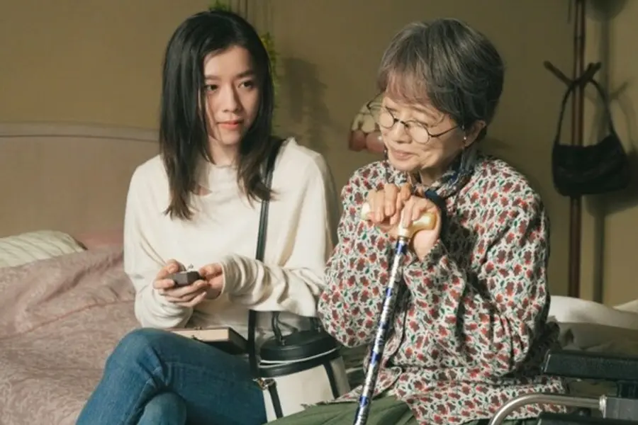 〈나를 모르는 그녀의 세계에서〉