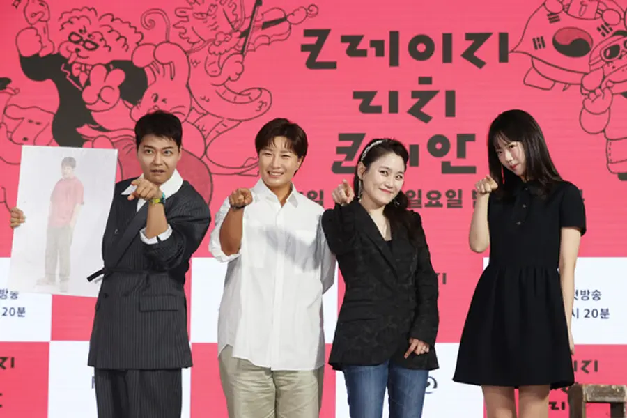 (서울=연합뉴스) 강민지 기자 = 10일 서울 여의도 KBS별관에서 열린 KBS 2TV 예능'크레이지 리치 코리안' 제작발표회에서 참석자들이 포즈를 취하고 있다. 왼쪽부터 전현무, 박세리, 장한나, 지예은 , 이창수PD