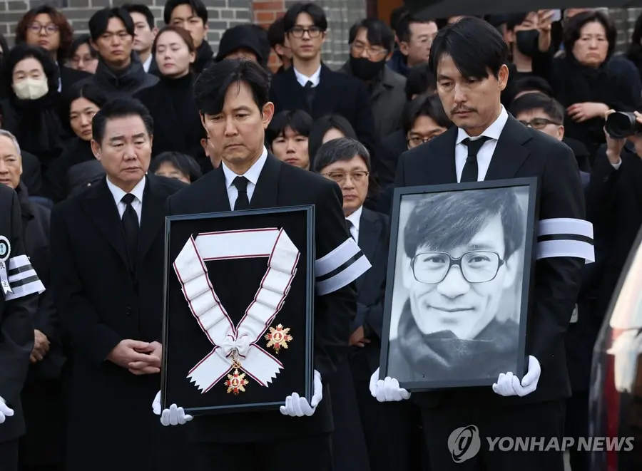 영결식장으로 향하는 추모객