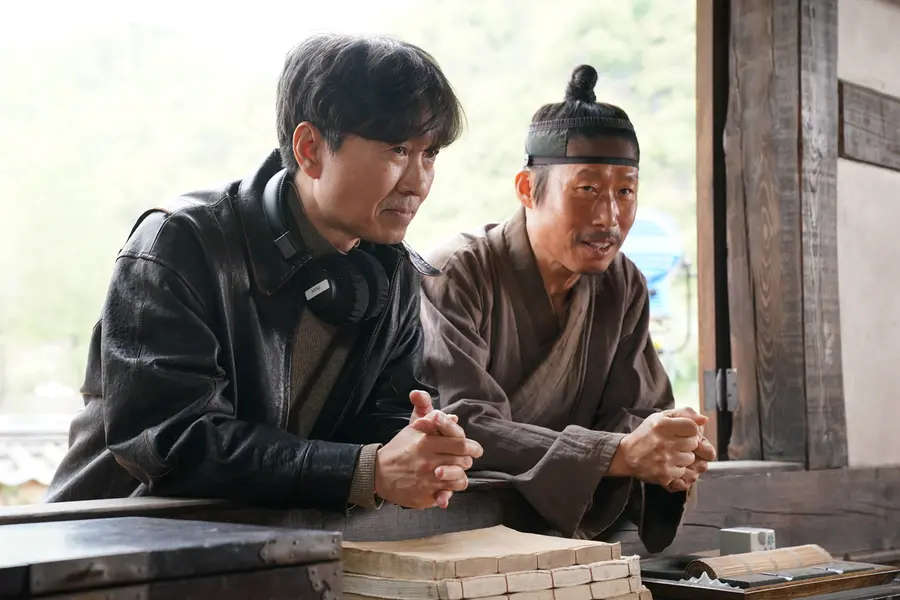 〈The King's Warden〉 Director Jang Hang-jun (left), Yoo Hae-jin