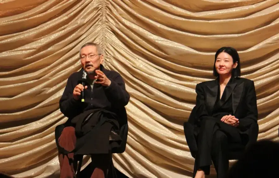 베를린영화제 현지시간 2월18일 '동물원 팔라스트' 극장 GV에서 답변하는 홍상수 감독