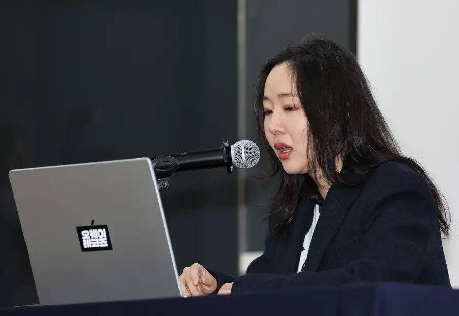 풋옵션 승소 관련 기자회견 연 민희진 (서울=연합뉴스) 이재희 기자 = 민희진 어도어 전 대표가 25일 서울 종로구 교원챌린지홀에서 열린 민희진-하이브 간 255억 풋옵션 소송 1심 승소 관련 기자회견에서 발언하고 있다.